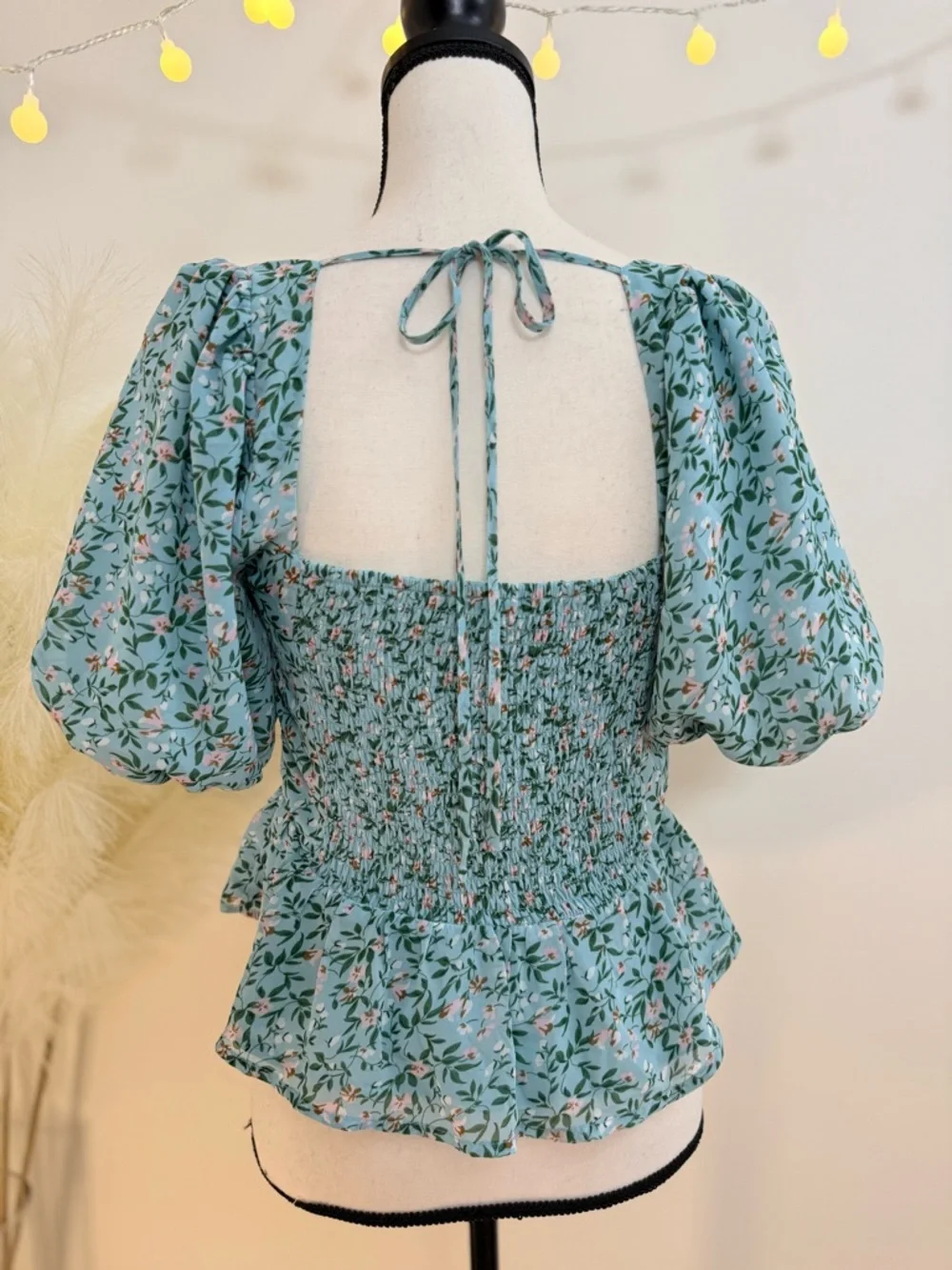 🌾‎ ASTR Blue Floral Puff Sleeve Peplum Blouse